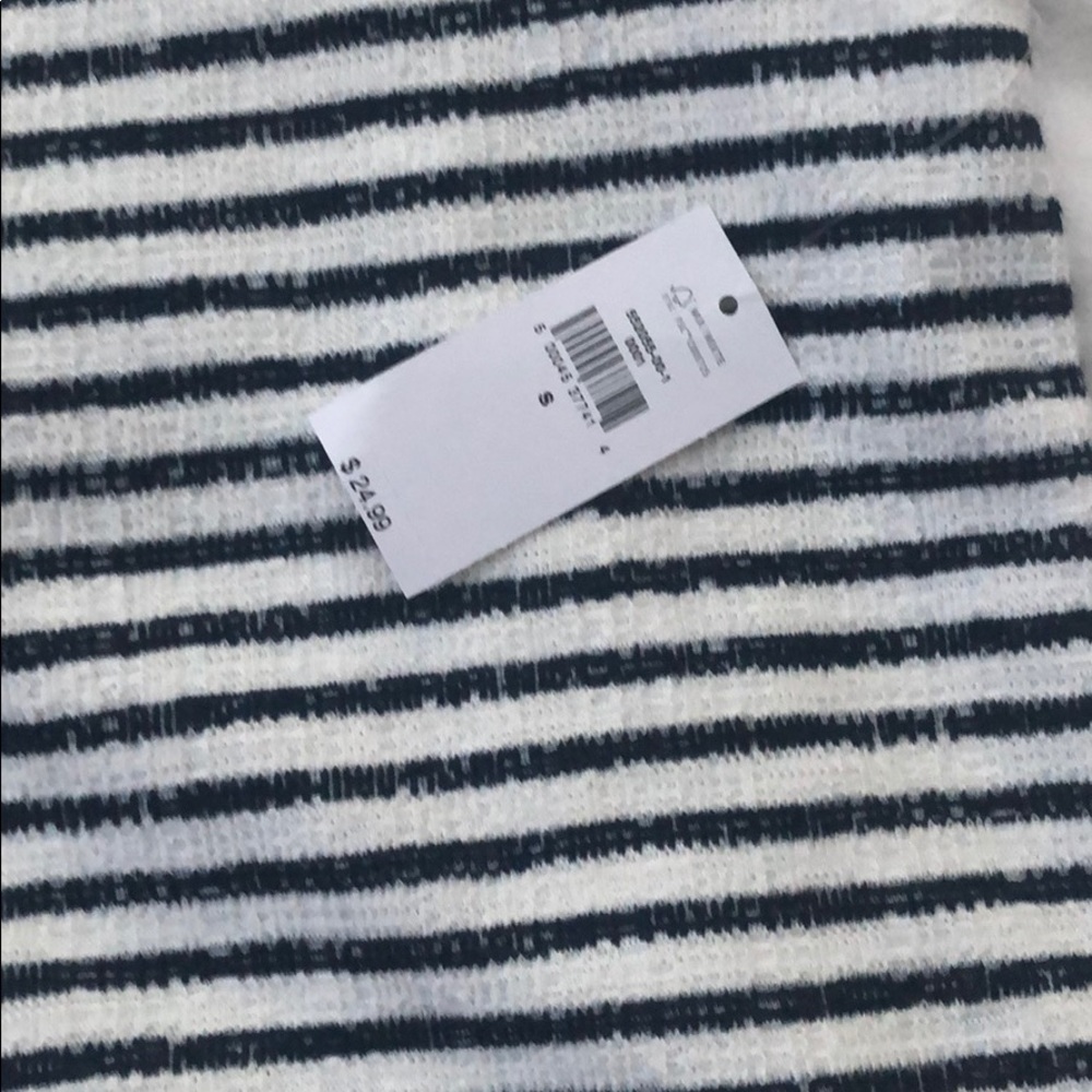 NWT old navy sleeveless top - Picture 4 of 4